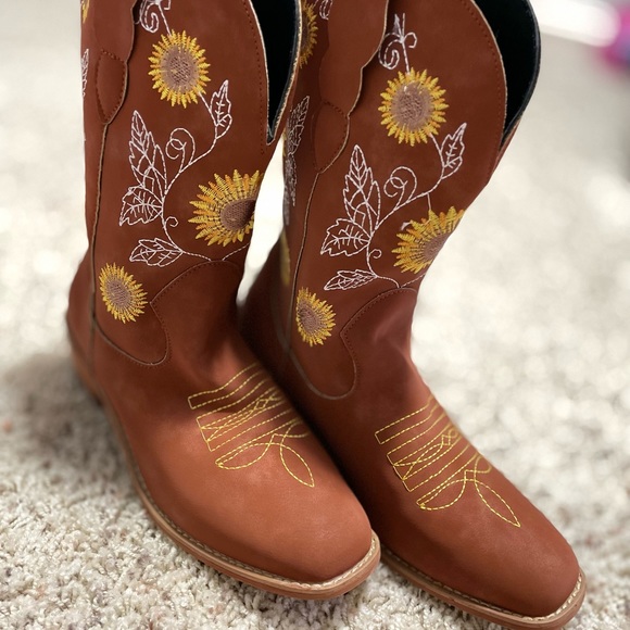 Shoes - Womens sunflower boots